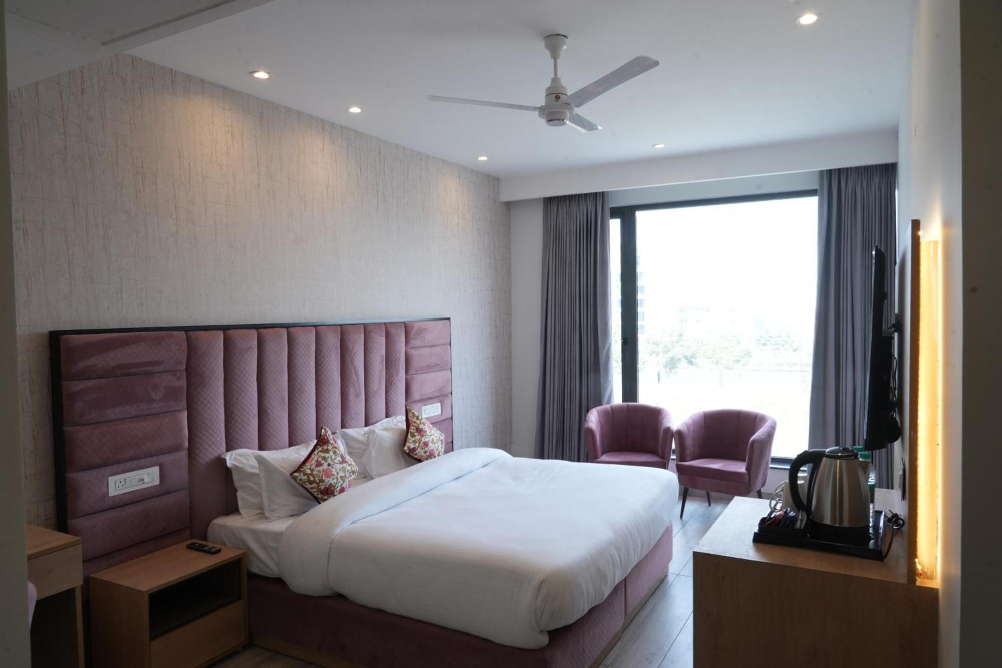 Acr Luxury Hotel Mohali Exterior foto
